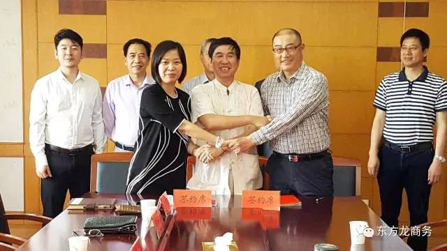 陪同通用航空投資選址項(xiàng)目方考察江蘇金湖縣,三方共同簽訂投資意向協(xié)議 陪同通用航空投資選址項(xiàng)目方考察江蘇金湖縣,三方共同簽訂投資意向協(xié)議